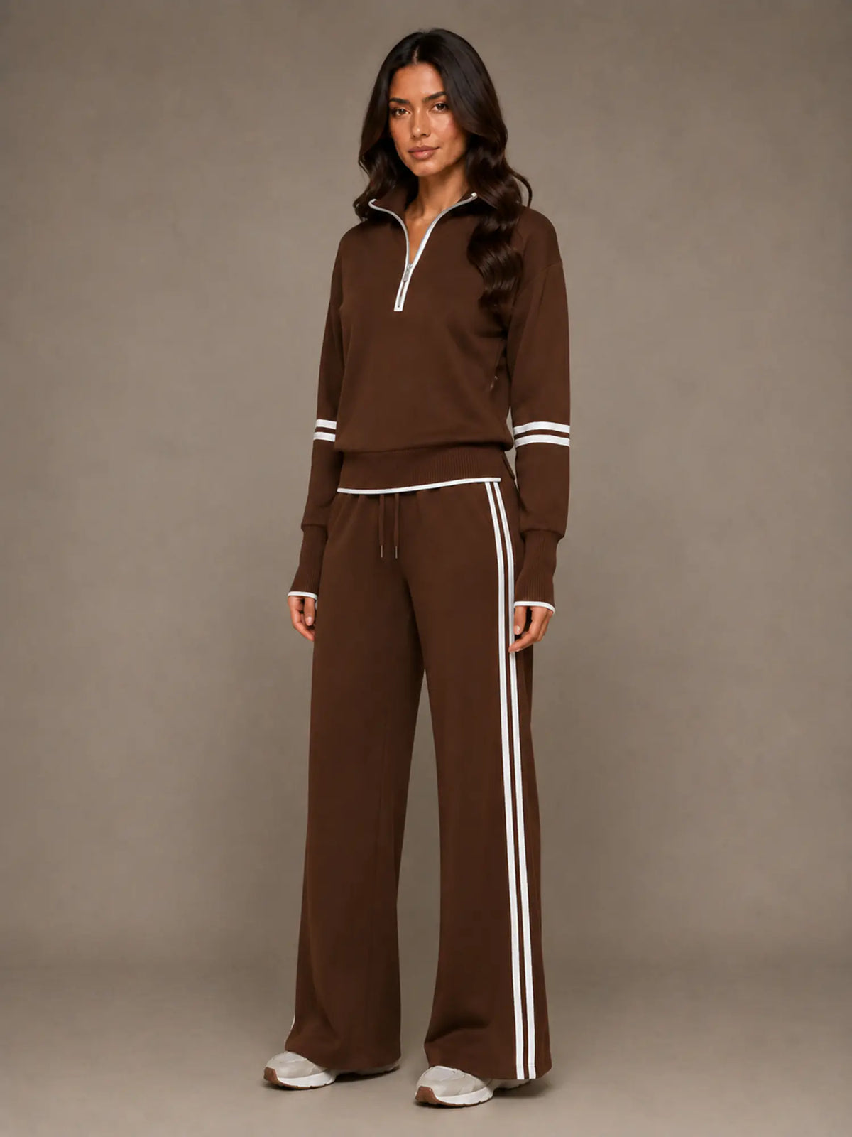 Women's Half-Zip Lounge Set – Relaxed Wide Leg Style in Brown – Hover view