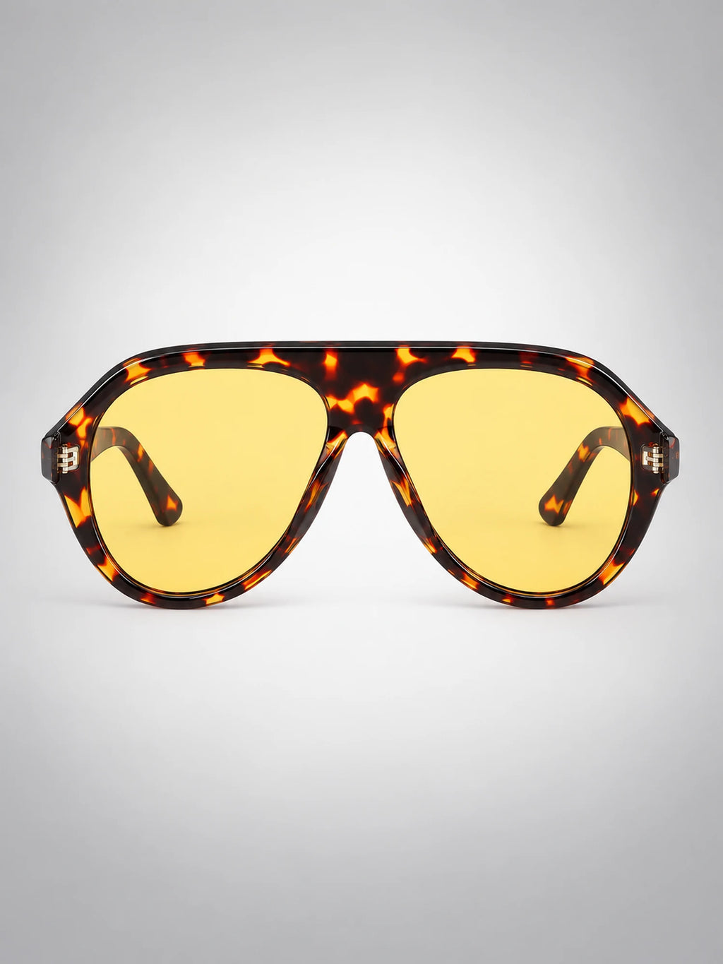 Women's Oversized Pilot Sunglasses – Polarised Lens in Tortoiseshell/Yellow — on model