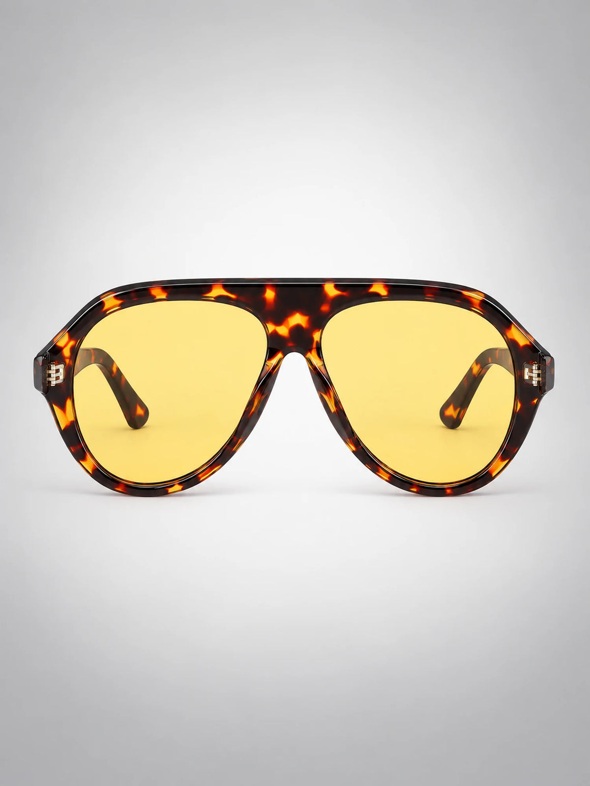 Women's Oversized Pilot Sunglasses – Polarised Lens in Tortoiseshell/Yellow — on model